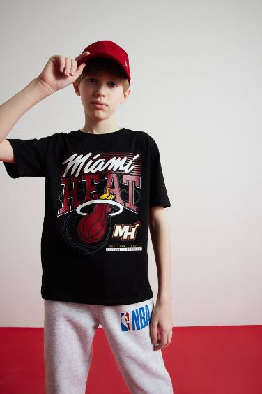 Ұлдарға NBA Miami Heat Лицензиялық қысқа жеңді Қысқа жеңді футболка