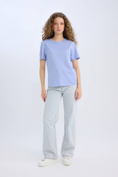 Футболка стандартного кроя с круглым вырезом