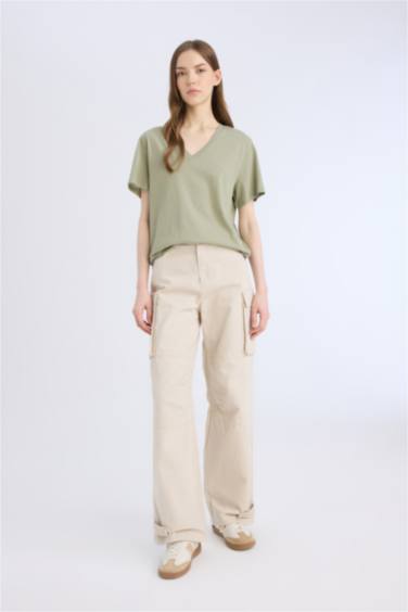 v жаға Қысқа жеңді футболка