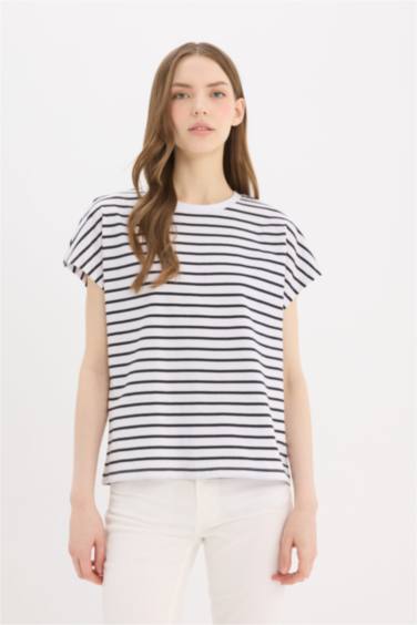 تيشيرت نص ردن بياخة مستديرة وقصة عادية