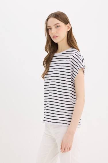 تيشيرت نص ردن بياخة مستديرة وقصة عادية