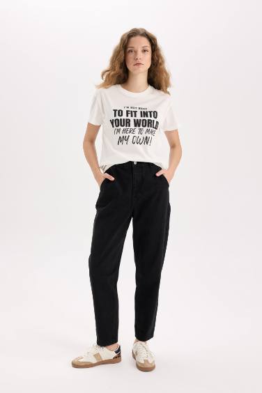 تيشيرت نص كم قصة عادية برقبة مستديرة