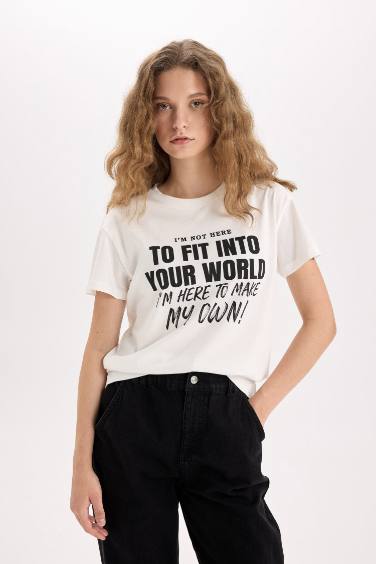 تيشيرت نص كم قصة عادية برقبة مستديرة