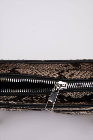 Женская сумка с эффектом змеиной кожи