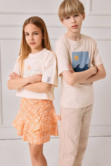 تيشيرت نص كم مطبوع قصة عادية برقبة مستديرة