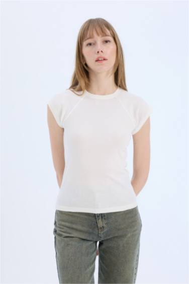 تيشيرت نص ردن سادة مضلع سليم فيت بياخة مستديرة