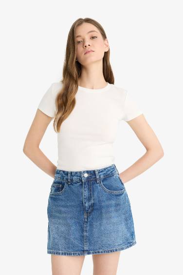 تيشيرت ضيق نص كم عادي برقبة مستديرة