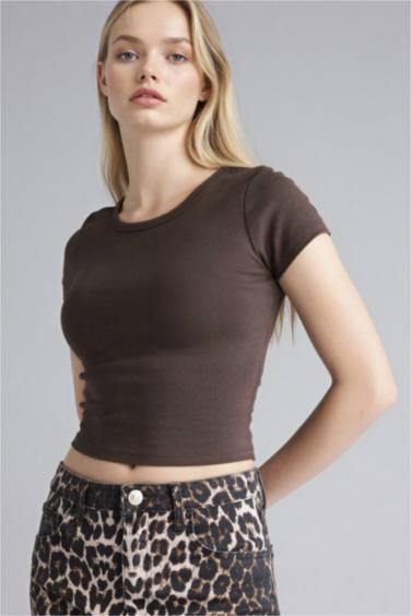 تيشيرت نص ردن مضلع سليم فيت