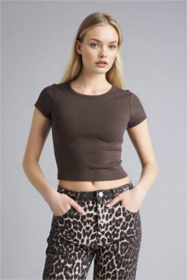 تيشيرت نص ردن مضلع سليم فيت