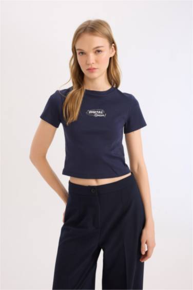 تيشيرت سليم فيت مضلع بطبعة حروف