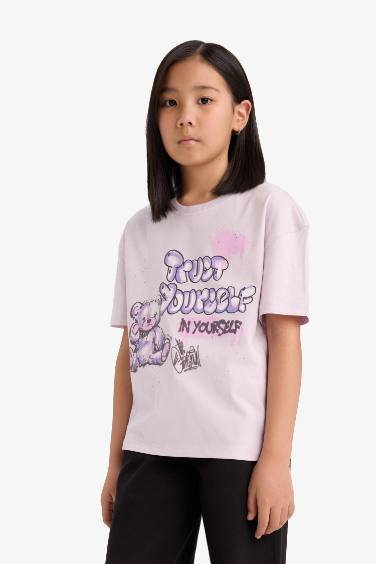 تيشيرت بناتي نص كم بطبعة شعار قصة مريحة