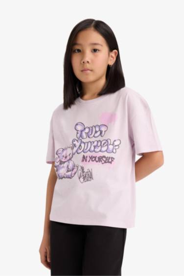 تيشيرت بناتي نص كم بطبعة شعار قصة مريحة