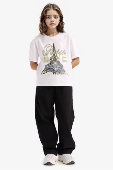 تيشيرت نص كم بطبعة شعار قصة مريحة بياقة مستديرة