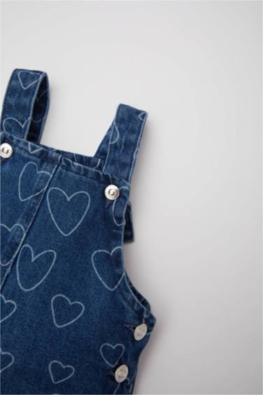 Salopette en jean à motifs de cœurs pour bébé fille