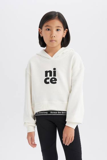 سويت شيرت بناتي بطبعة شعار قصة مريحة