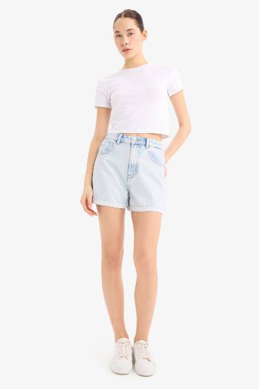 شورت جينز موم فيت بخصر عالي بحاقة مطوية