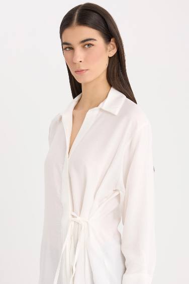 Chemise oversize large blanche boutonnée à manches longues