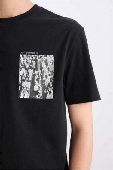 تيشيرت نص كم مطبوع من قطن قصة عادية برقبة مستديرة