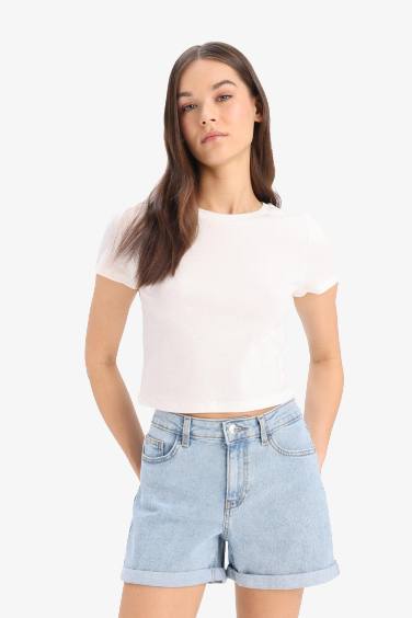 Yüksek Bel Cepli Yıkamalı Dar Paça Jean Şort