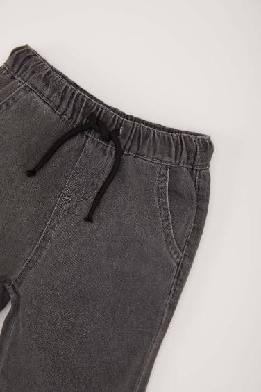 بنطلون جينز ولادي قصة عادية برجل مطاطي وجيب