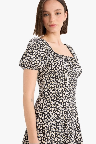 فستان نص كم قصير فيسكوز برقبة مربعة