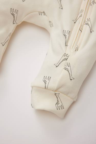 بدلة أولاد بطبعة زرافة بسحاب