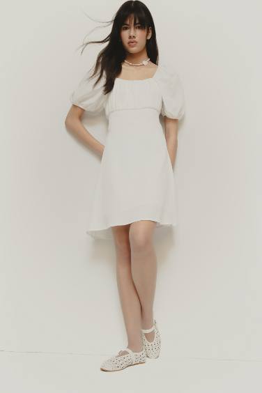 Robe midi en lin mélangé à manches courtes et col carré