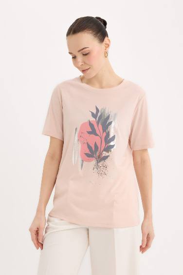 تيشيرت قصة عادية بطبعة شعار برقبة مستديرة