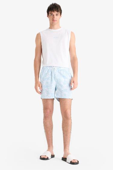 Короткие пляжные шорты с сетчатой подкладкой и рисунком