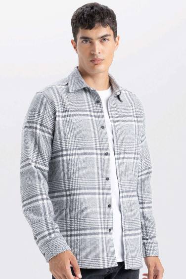 Chemise longue à carreaux en flanelle à manches longues