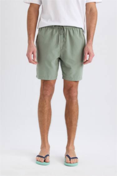 شورت سباحة قصير قصة عادية