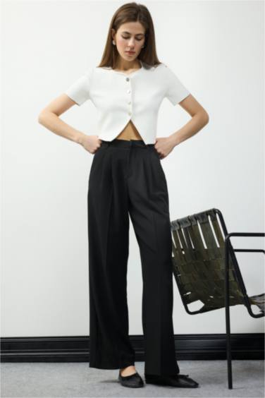 Regular Fit Crew Neck Buttoned Knit Cardigan