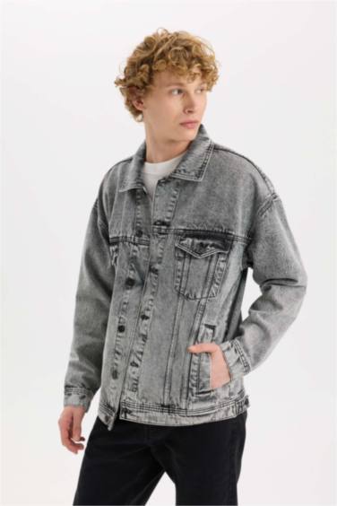 Джинсовая куртка свободного кроя оверсайз