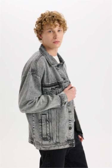Джинсовая куртка свободного кроя оверсайз