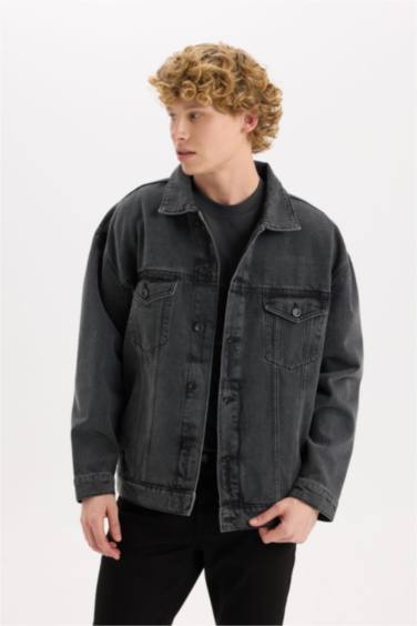 Oversize джинсовая куртка широкого кроя