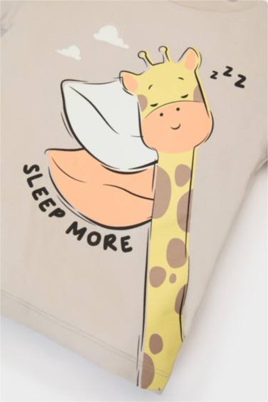 سيت بجامة بيبي ولادي شورت وتيشيرت بطبعة زرافة - قطعتين