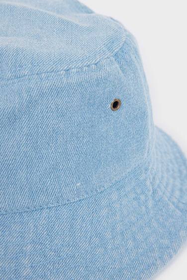 Женская бейсбольная кепка из джинсовой ткани с этикеткой