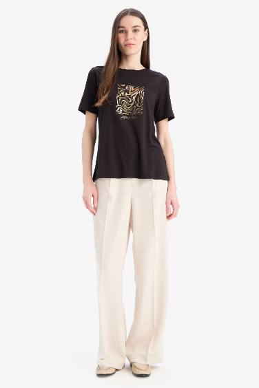 تي شيرت نص كم قصة عادية بياقة مستديرة