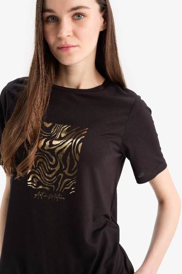 تي شيرت نص كم قصة عادية بياقة مستديرة