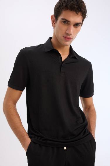 Slim Fit Dar Kesim Polo Yaka Dokulu Kısa Kollu Krinkıl Siyah Tişört