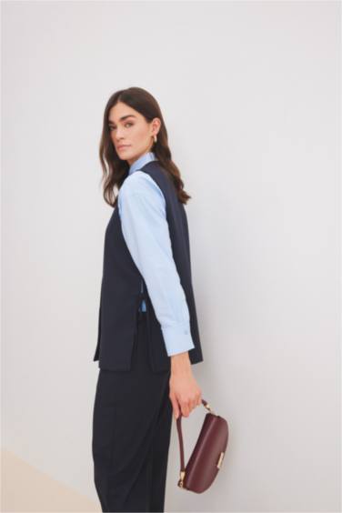 جيلي بياقة V