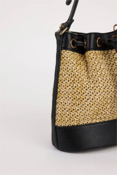 جنطة كتف نسائي قش