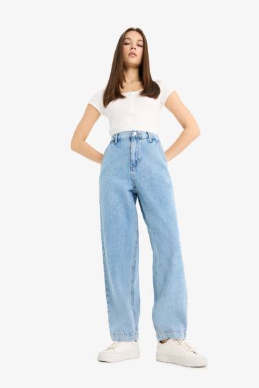 Carrot Fit Elastic Waist Ankle Length Washed Jeans