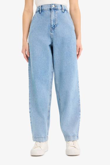 Carrot Fit Elastic Waist Ankle Length Washed Jeans