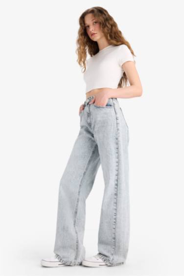 بنطلون جينز برجل واسع