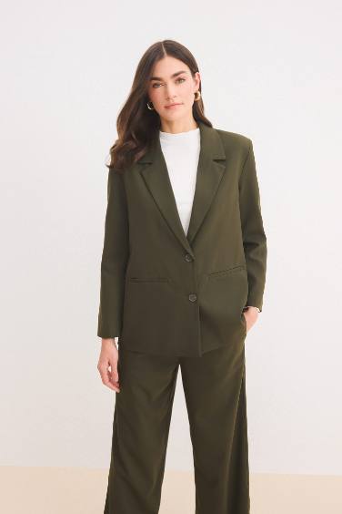 بليزر سادة قصة عادية وياقة جاكيت