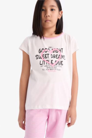 سيت بجامة بناتي بطبعة شعار قصة عادية - قطعتين