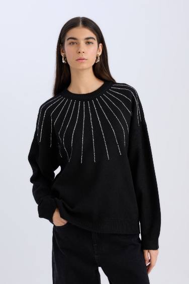 Oversize Fit Crew Neck Soft Texture Stoned Knit Pullover