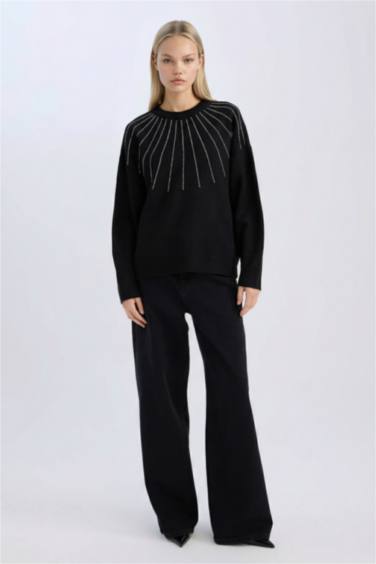 Oversize Geniş Kalıp Bisiklet Yaka Yumuşak Dokulu Taşlı Triko Kazak