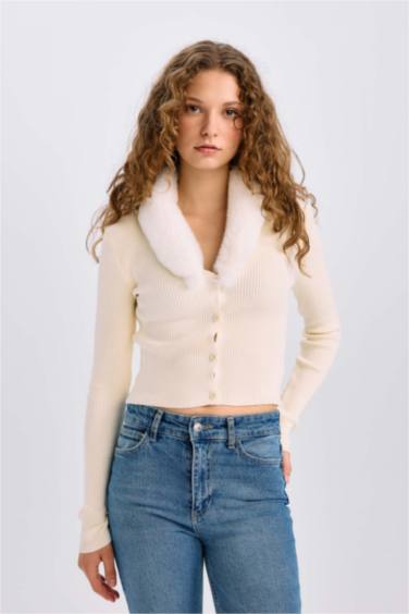 Slim Fit Dar Kesim Suni Kürklü V Yaka Düğmeli Triko Hırka